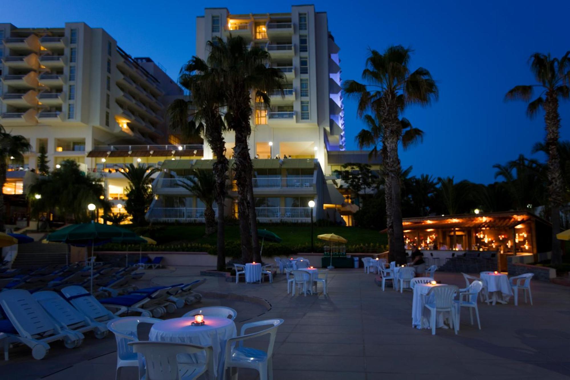 Fantasia Deluxe Hotel 쿠사다시 외부 사진
