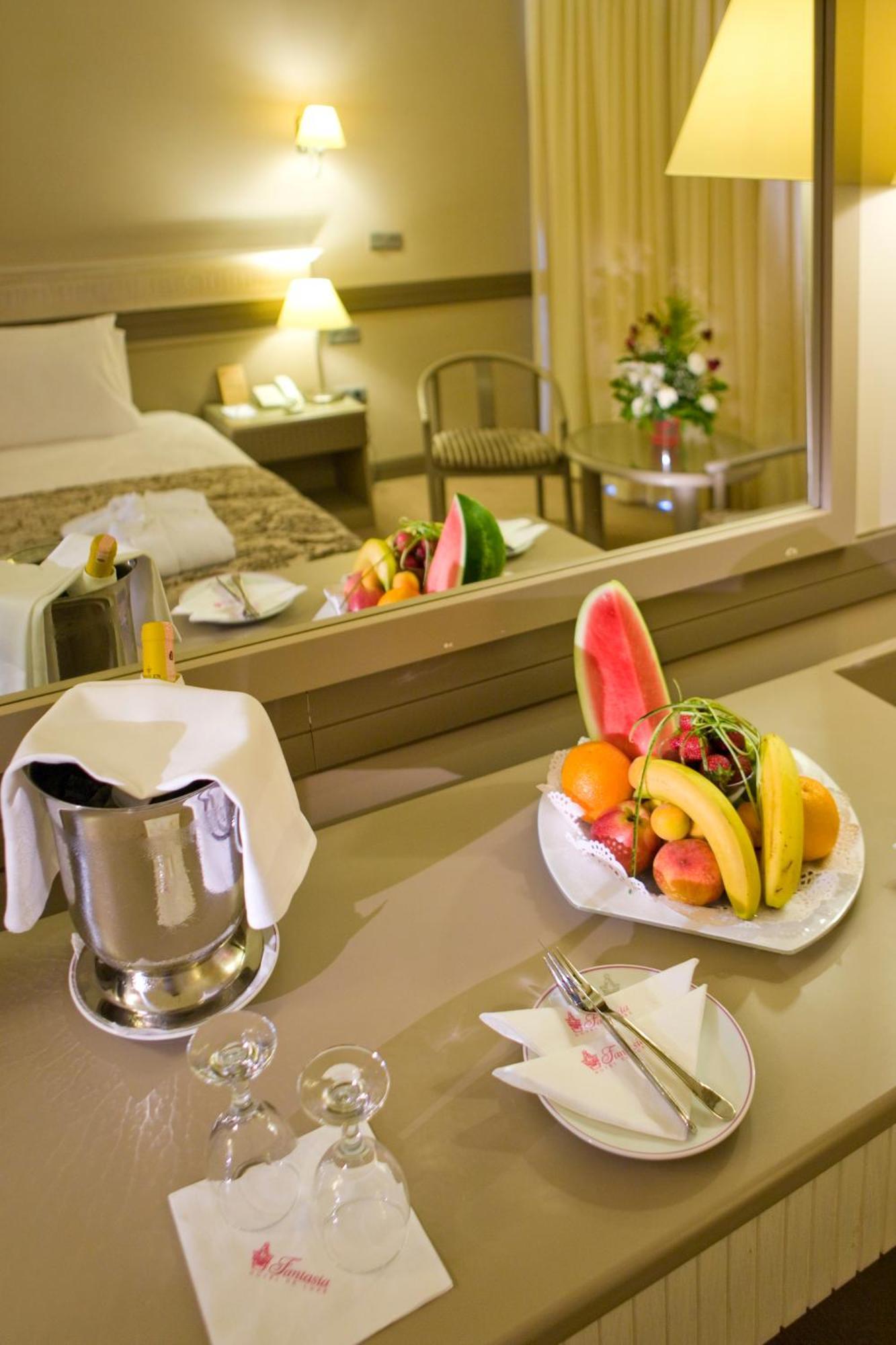 Fantasia Deluxe Hotel 쿠사다시 외부 사진