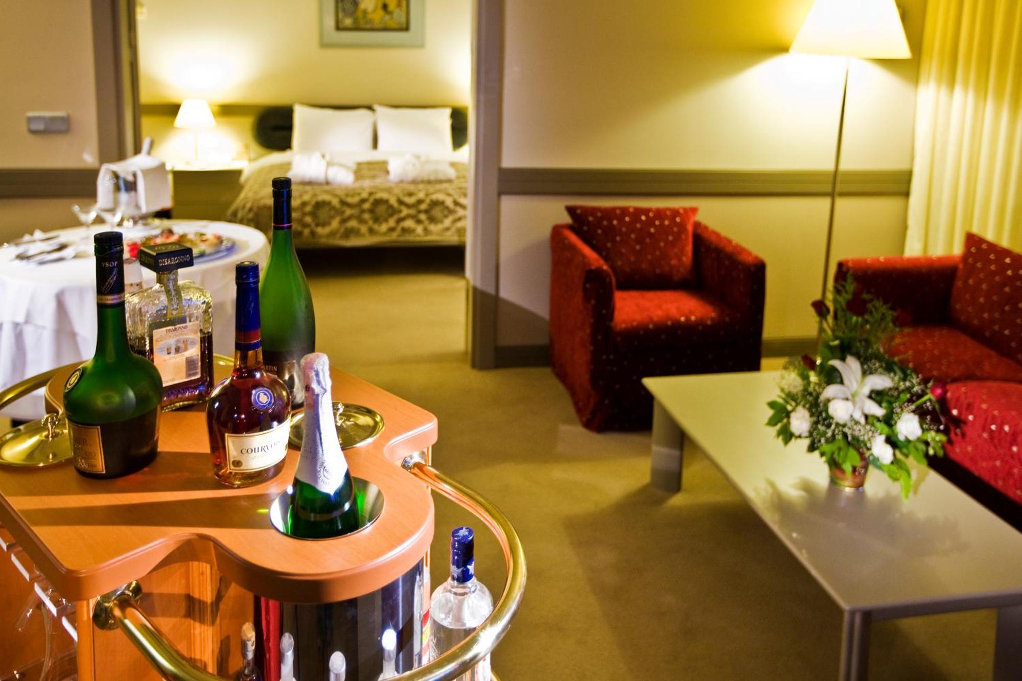 Fantasia Deluxe Hotel 쿠사다시 외부 사진
