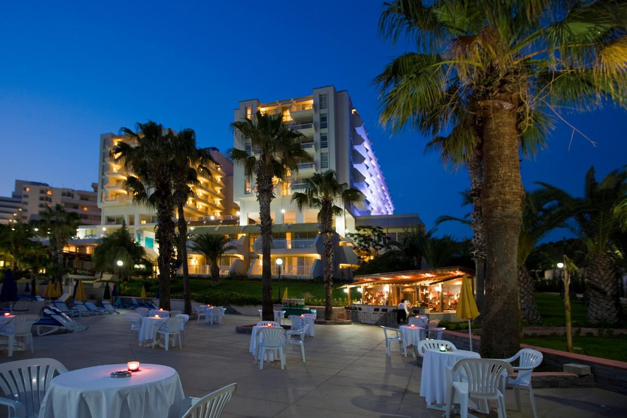 Fantasia Deluxe Hotel 쿠사다시 외부 사진