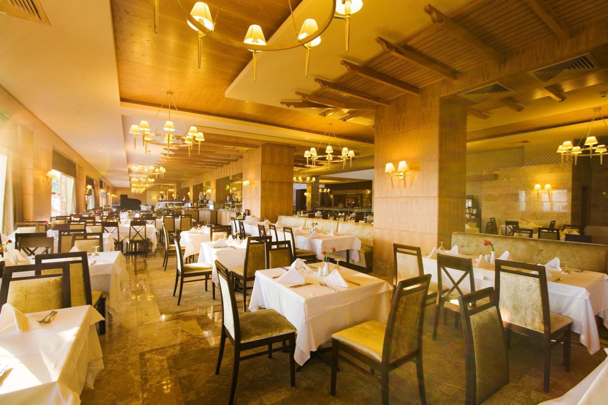 Fantasia Deluxe Hotel 쿠사다시 외부 사진