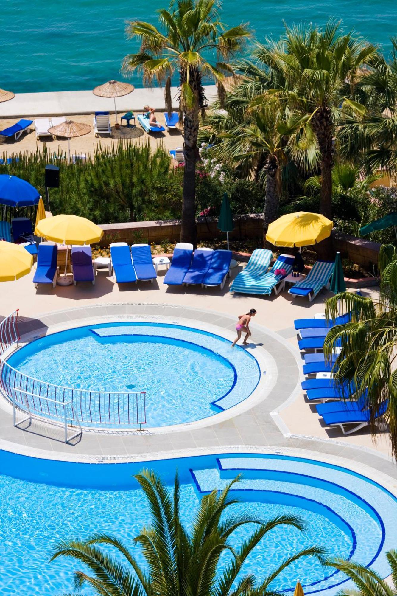 Fantasia Deluxe Hotel 쿠사다시 외부 사진
