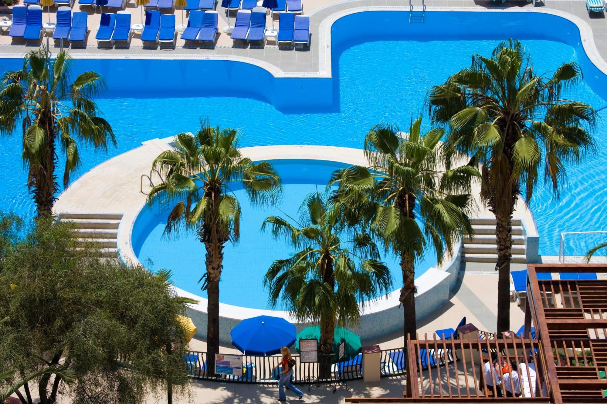 Fantasia Deluxe Hotel 쿠사다시 외부 사진