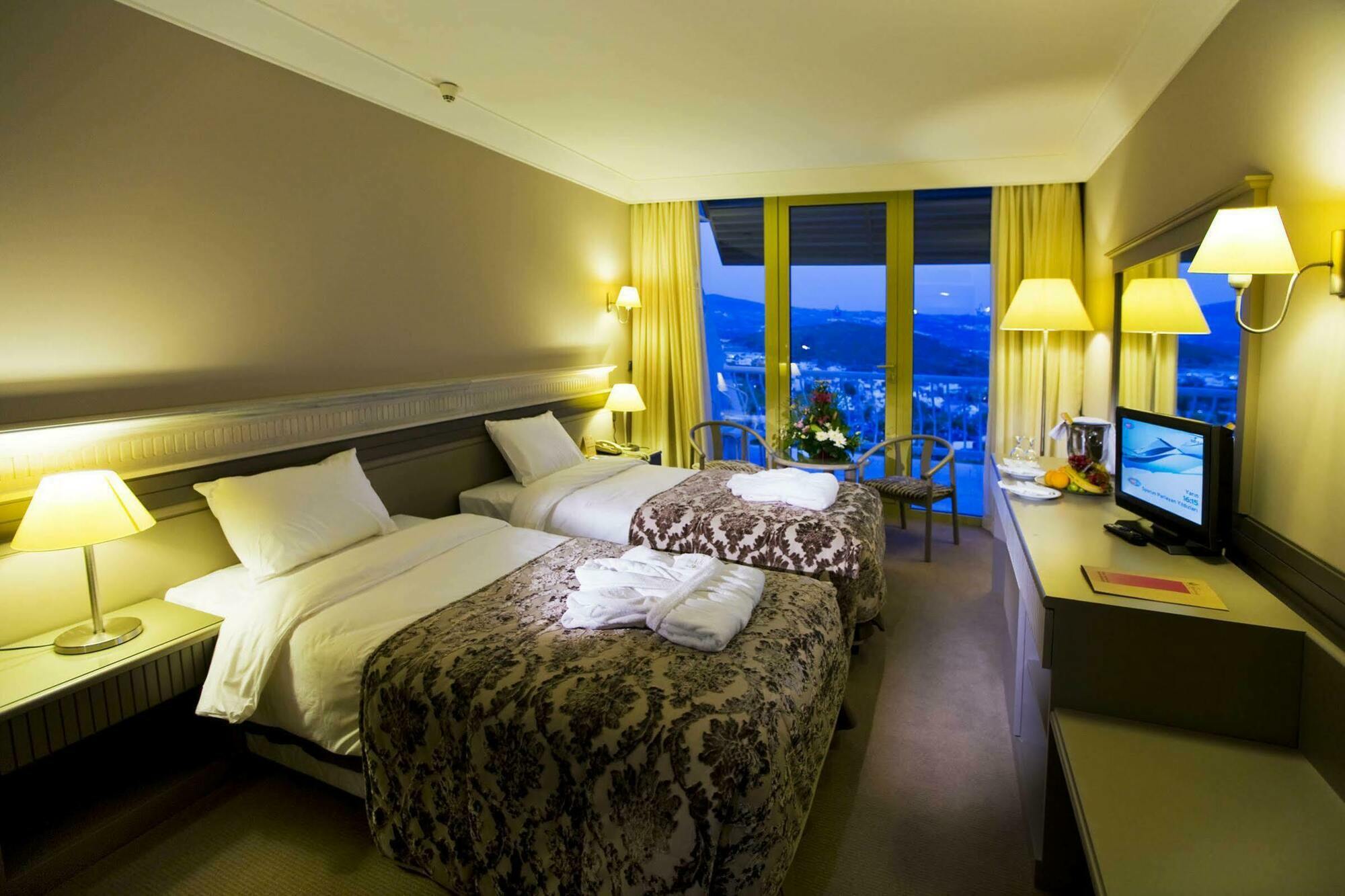 Fantasia Deluxe Hotel 쿠사다시 외부 사진